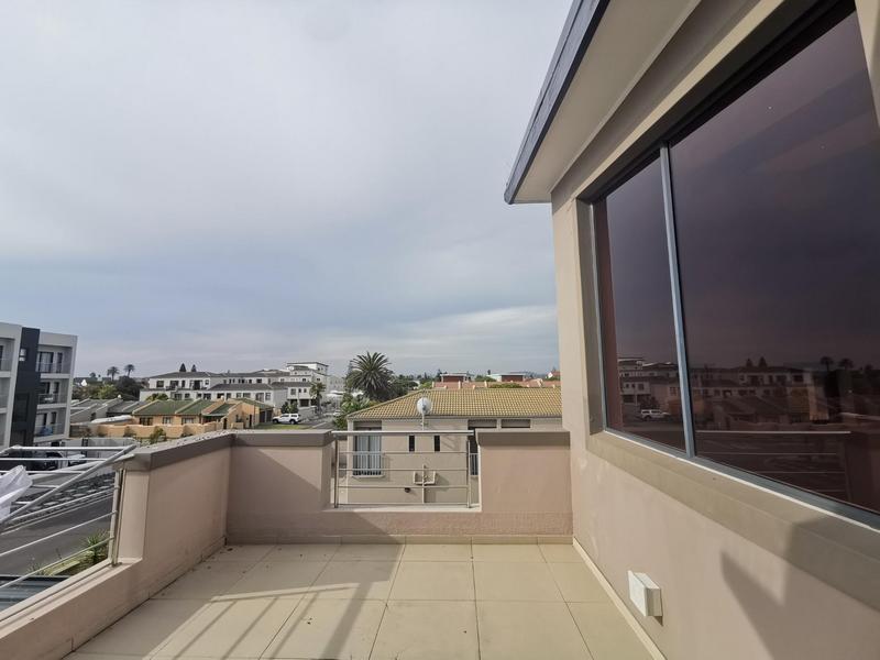 To Let 3 Bedroom Property for Rent in Bloubergrant Western Cape